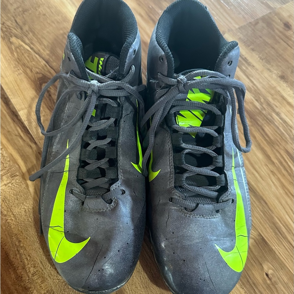 Nike cleats. Size 9. Great condition! Smoke free home.